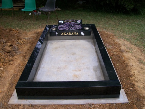 WS GRAVE SURROUND 1.jpg